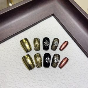 Pure handmade wearing nail [gold-plated black banquet]